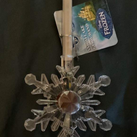 Disneys  FROZEN SNOWFLAKE GLOW WAND  NWT - Picture 12 of 15